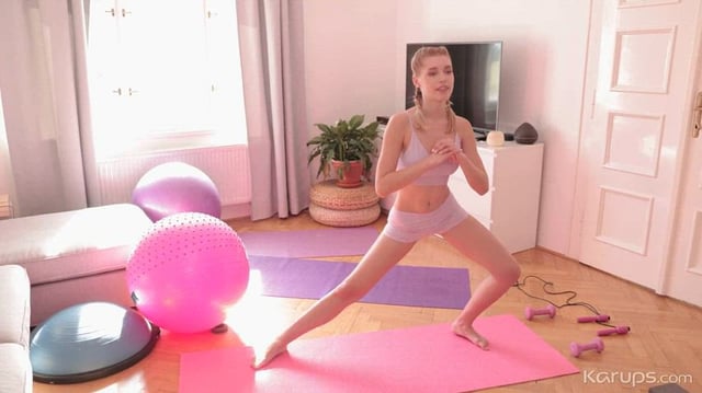 Yoga Thrust & Twerk - Freya Mayer